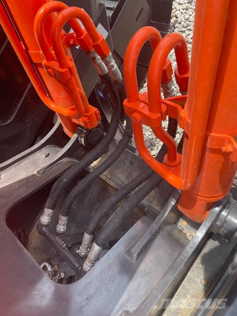 Hitachi ZX 200 Pásové rýpadlá