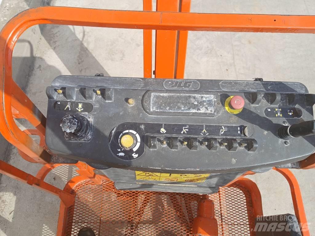JLG E 300 AJ Kĺbové plošiny