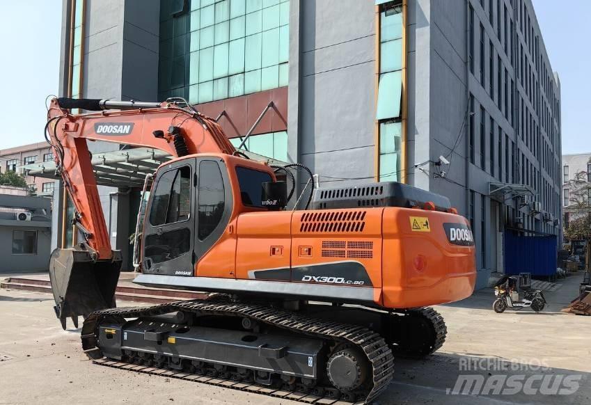 Doosan DX300 Pásové rýpadlá