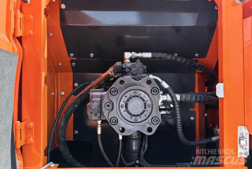 Doosan DX300 Pásové rýpadlá