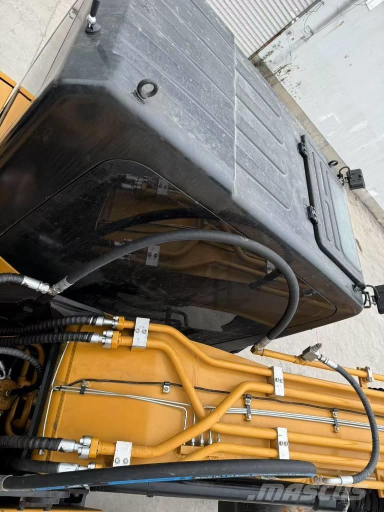 Sany SY 215 C Pásové rýpadlá