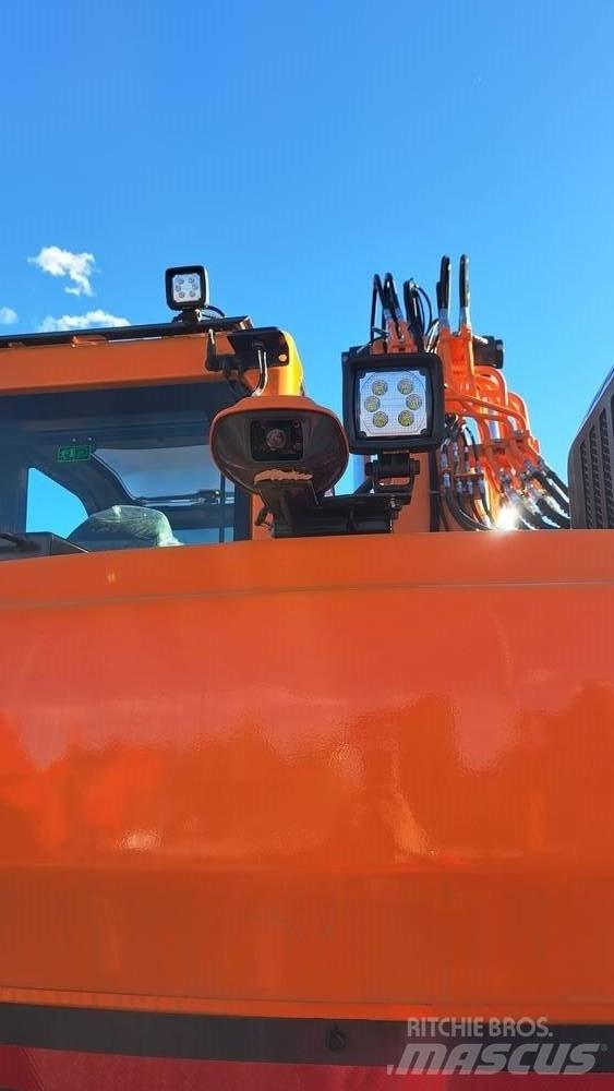 Develon DX 140 LCR-7 Pásové rýpadlá