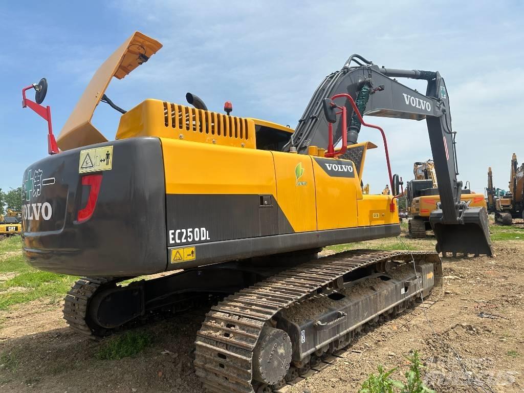 Volvo EC250D Pásové rýpadlá