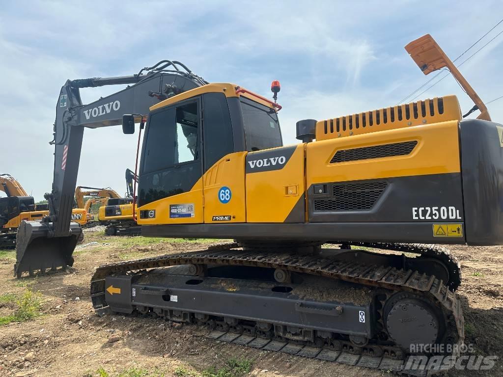 Volvo EC250D Pásové rýpadlá