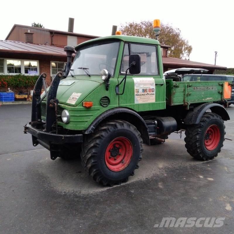 Mercedes-Benz U421 Traktory