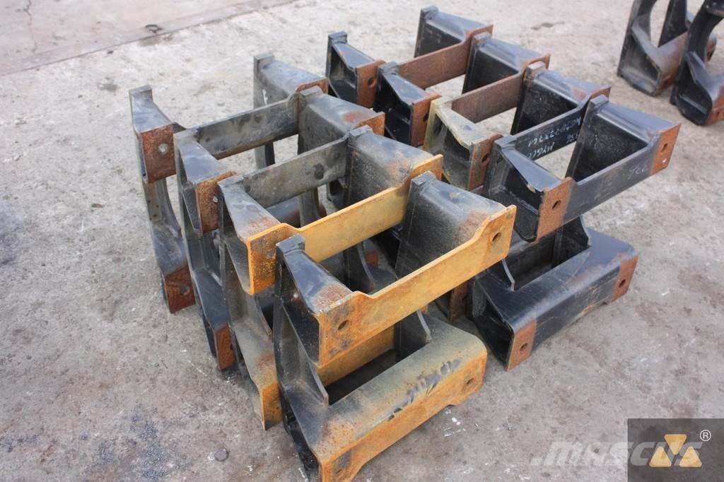 CAT Trackguards Pneumatiky, kolesá a ráfiky