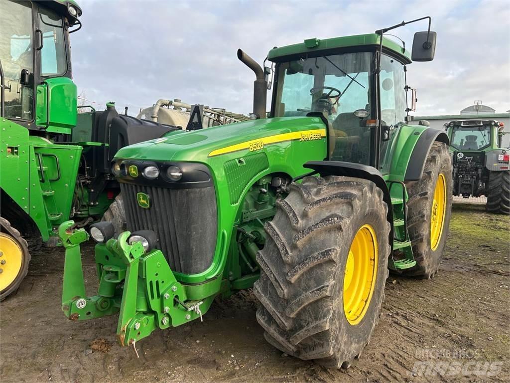 John Deere 8420 Traktory