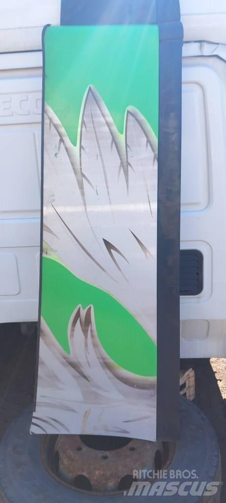 Scania G 400  1804935 Kabíny a interiér