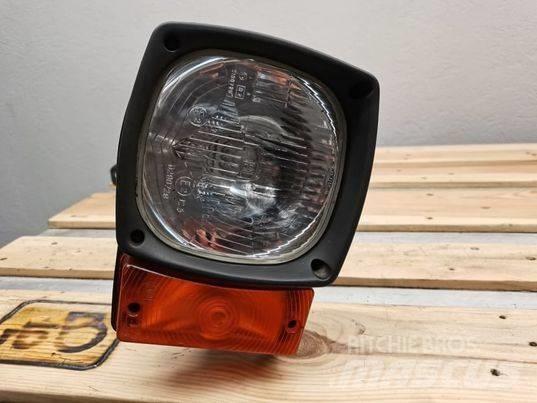 JCB 535-95 lamp Kabíny a interiér