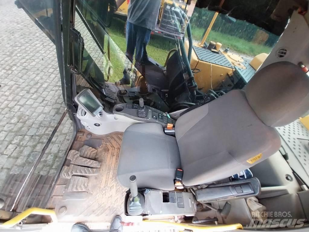 Volvo EC 220 DL Pásové rýpadlá