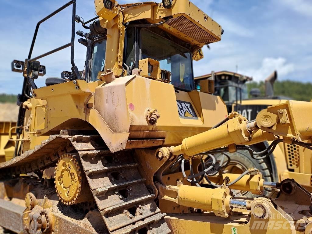 CAT D 8 T Pásové dozéry