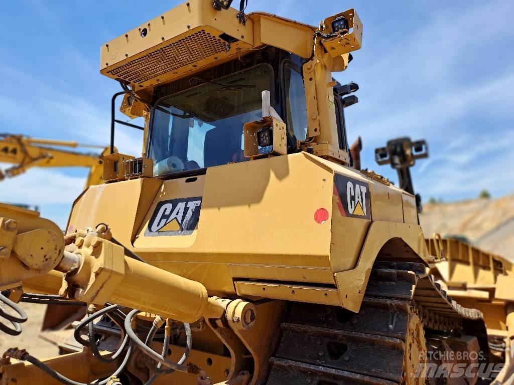 CAT D 8 T Pásové dozéry