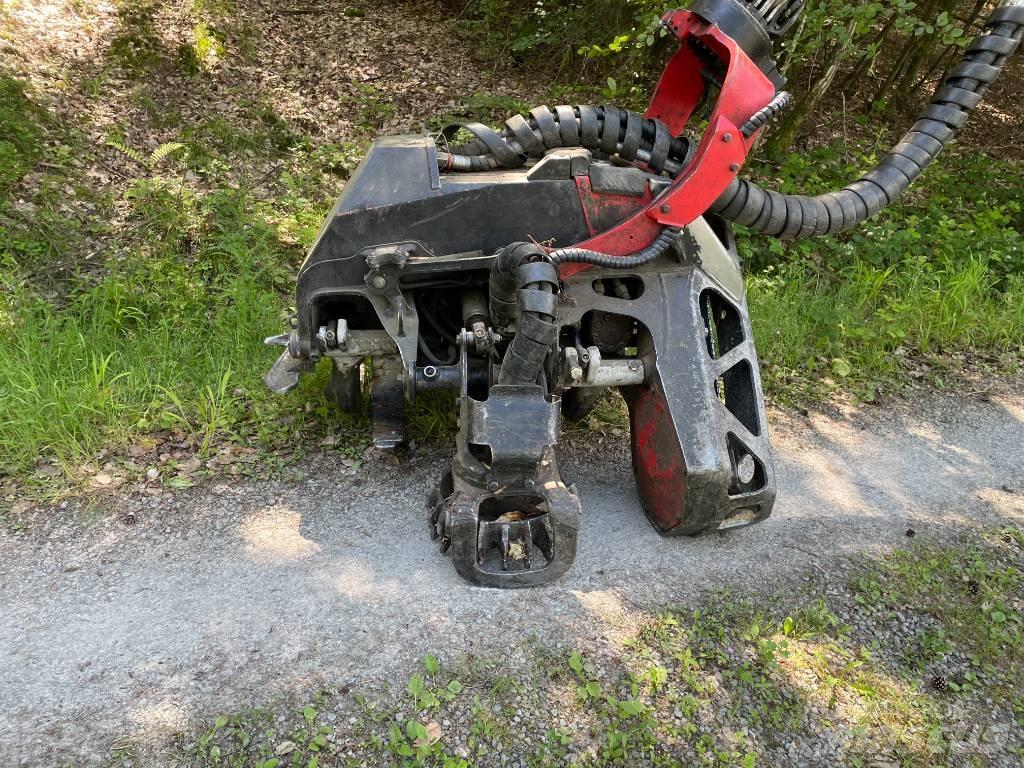 Komatsu C124 Odvetvovače