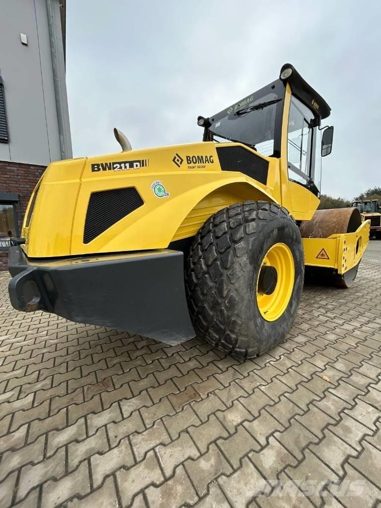 Bomag BW 211 D-5 Ťahačové valce