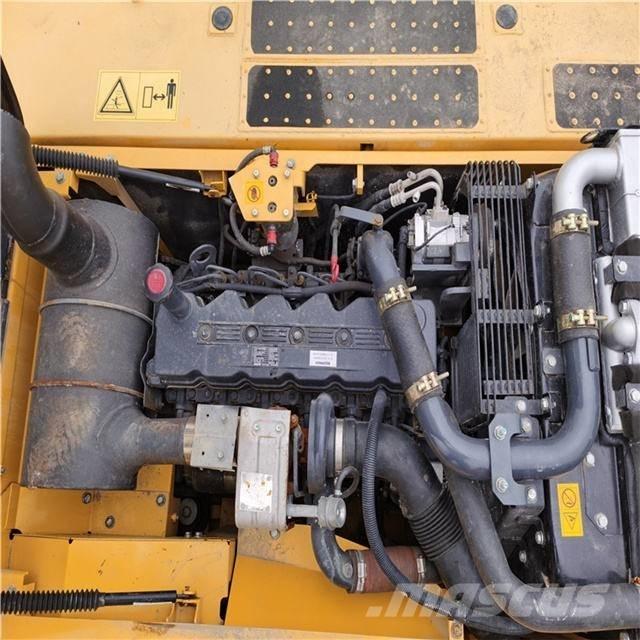 Komatsu PC 220-8 Pásové rýpadlá