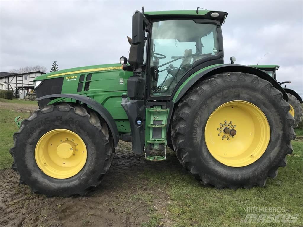 John Deere 6250R Traktory