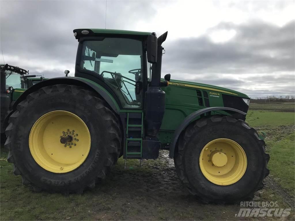 John Deere 6250R Traktory