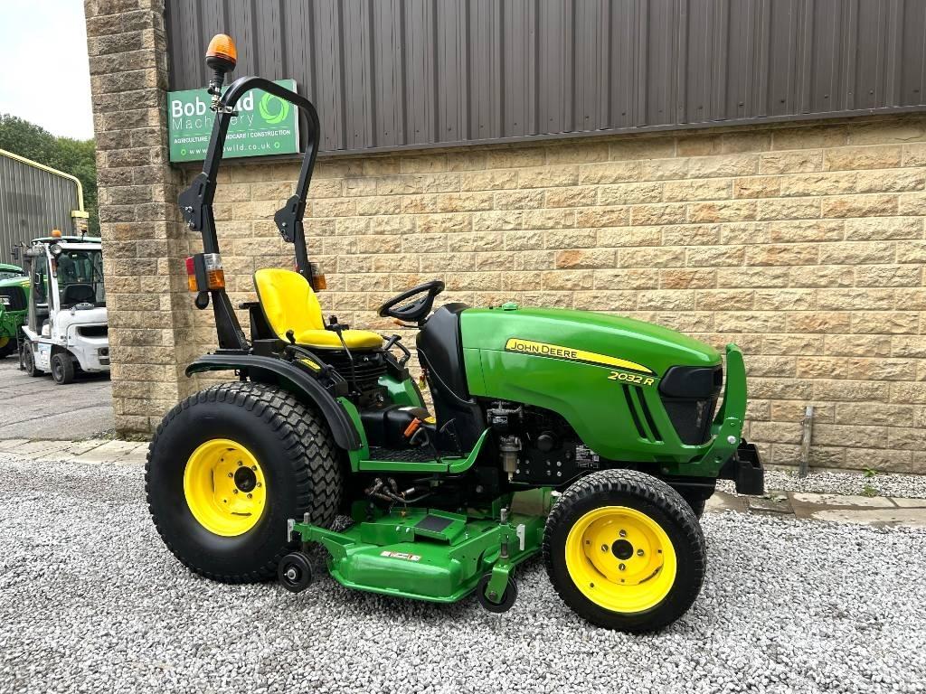 John Deere 2032R Kompaktné traktory