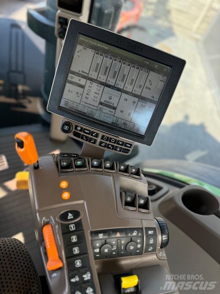 John Deere 8400 R Traktory
