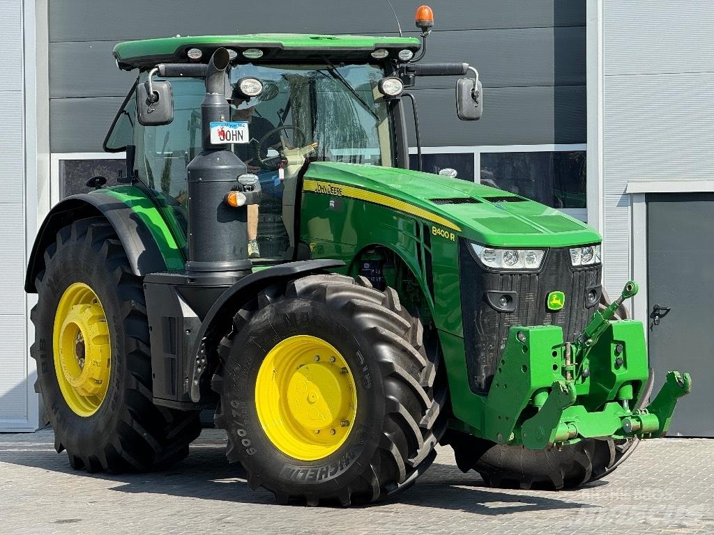 John Deere 8400 R Traktory