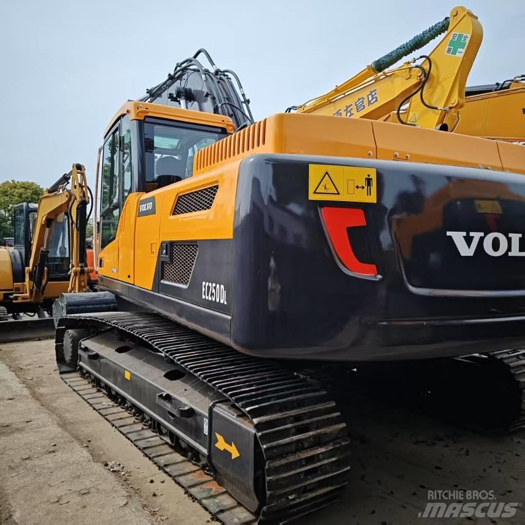 Volvo 250DL Pásové rýpadlá