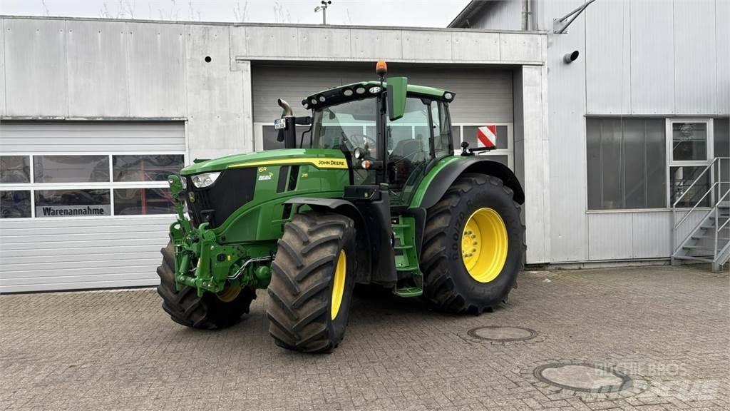 John Deere 6R215 Traktory