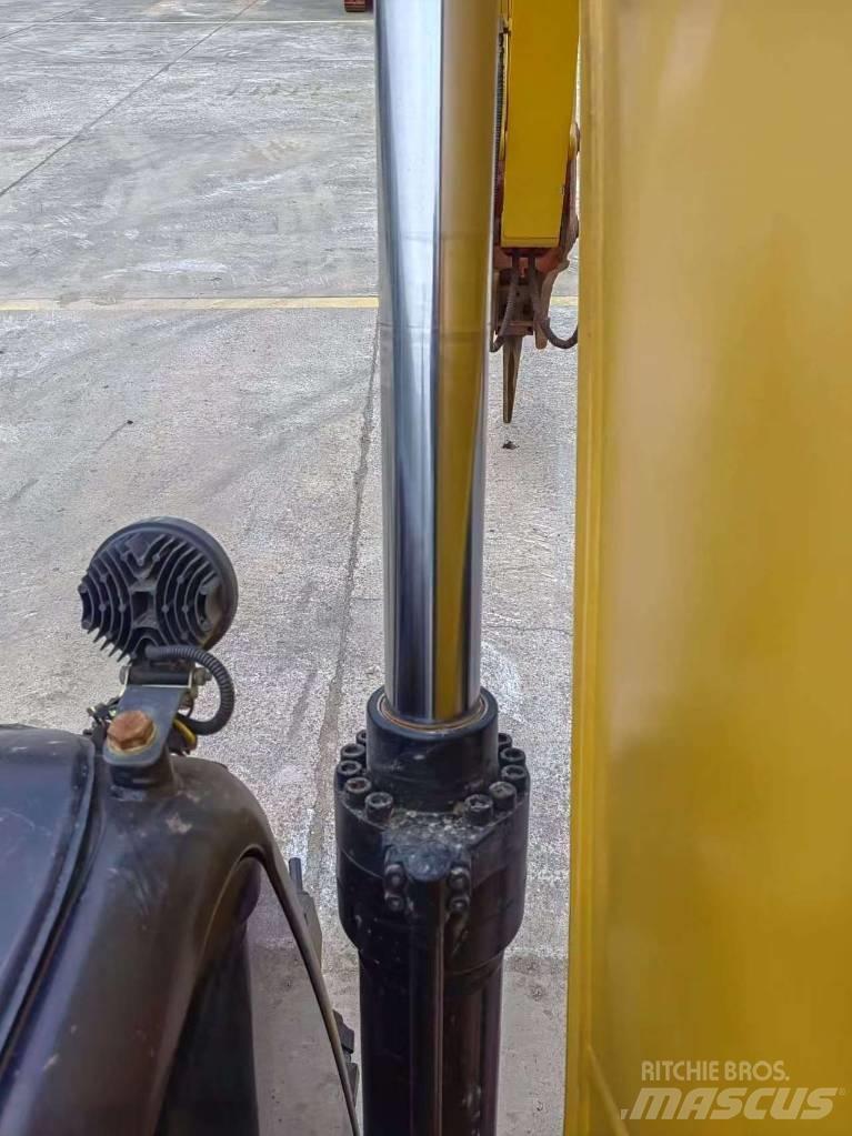 CAT CAT 323GX Pásové rýpadlá