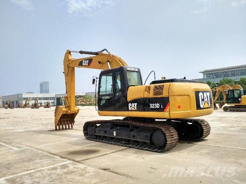 CAT 323 Pásové rýpadlá