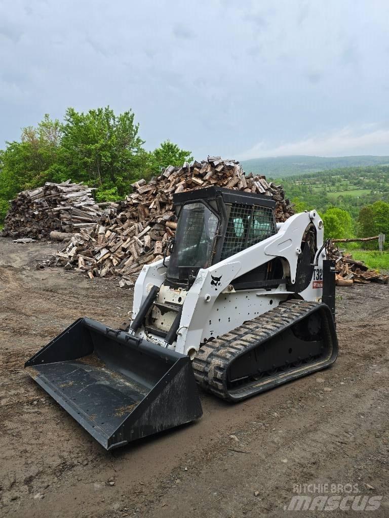 Bobcat T 320 Šmykom riadené nakladače
