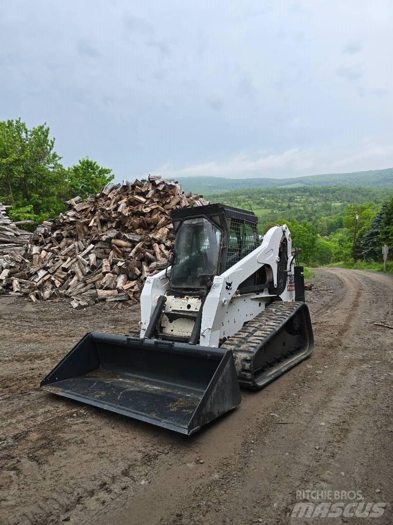 Bobcat T 320 Šmykom riadené nakladače