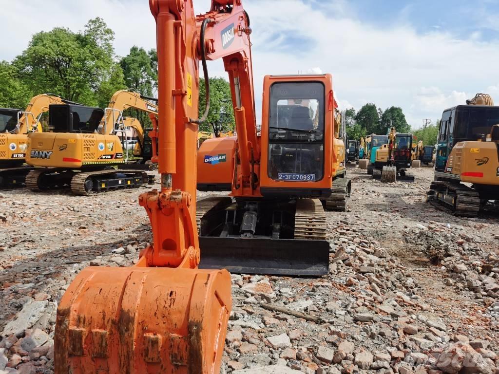 Doosan DX75 Midi rýpadlá 7 t - 12 t