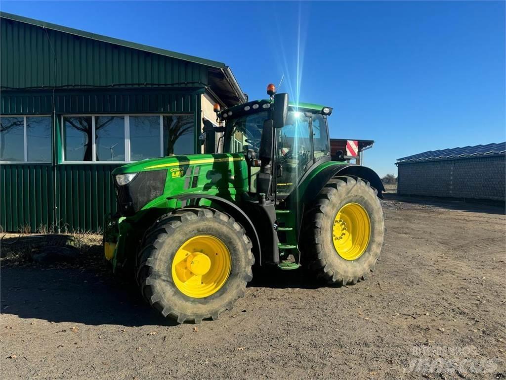 John Deere 6230R Traktory