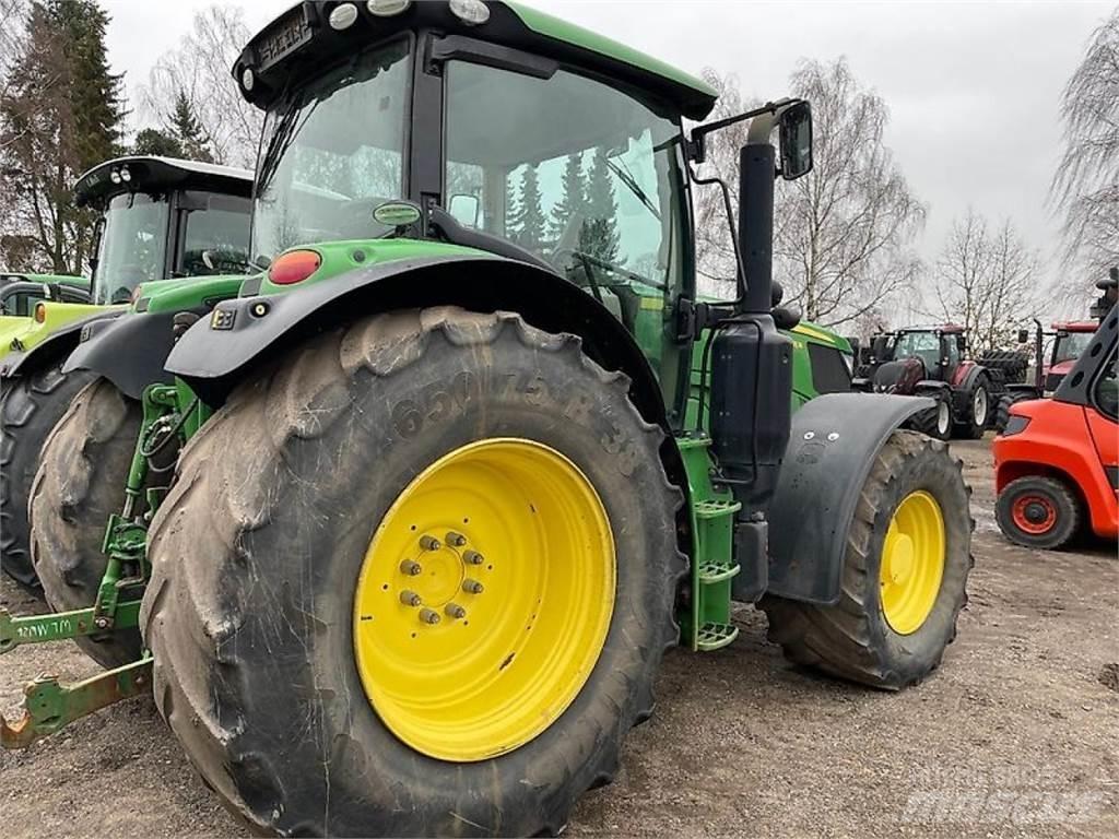 John Deere 6155R Traktory