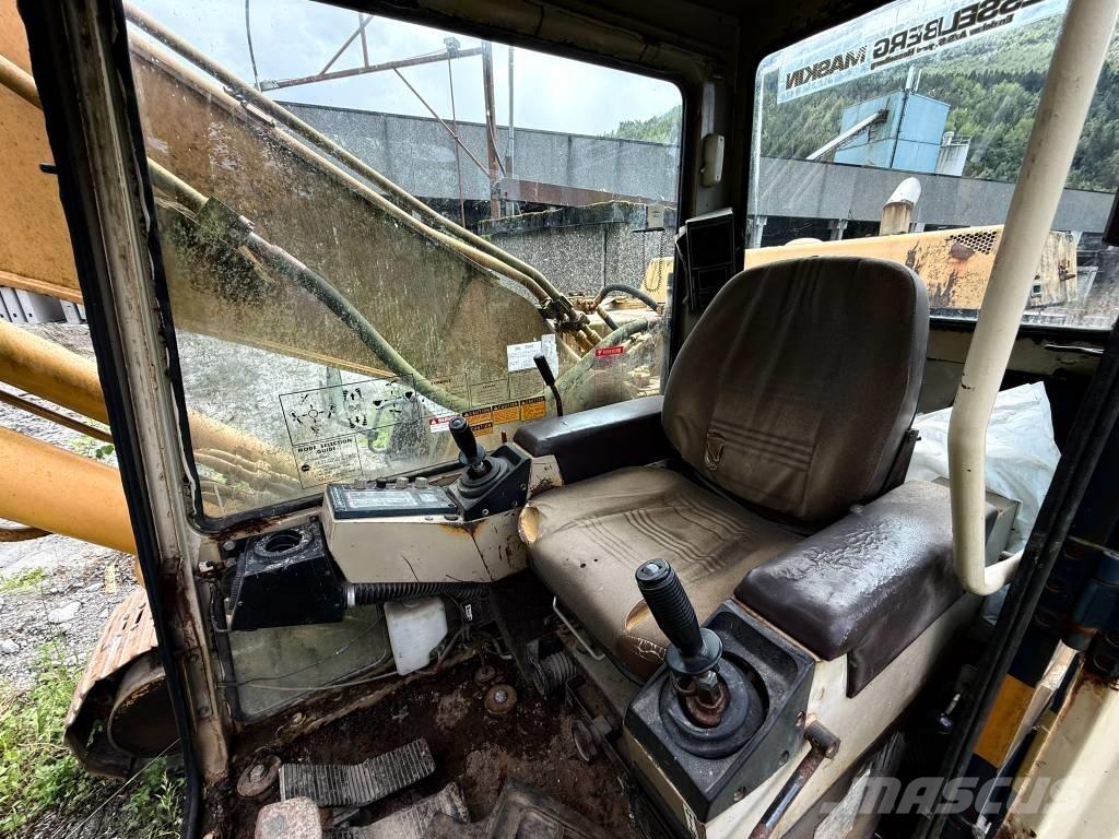 Komatsu PC 200-3 Pásové rýpadlá