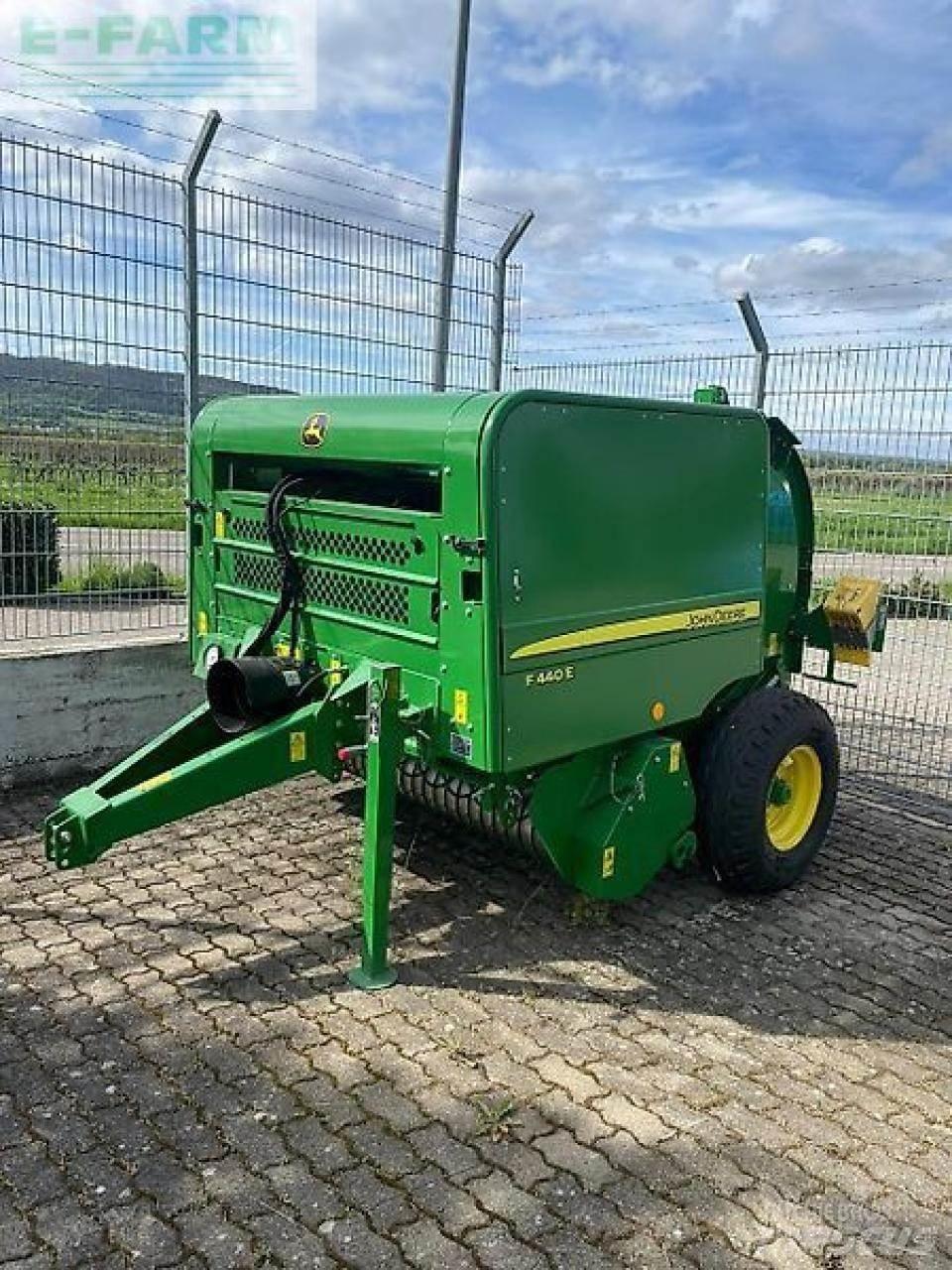 John Deere f440e Lisy na hranaté balíky