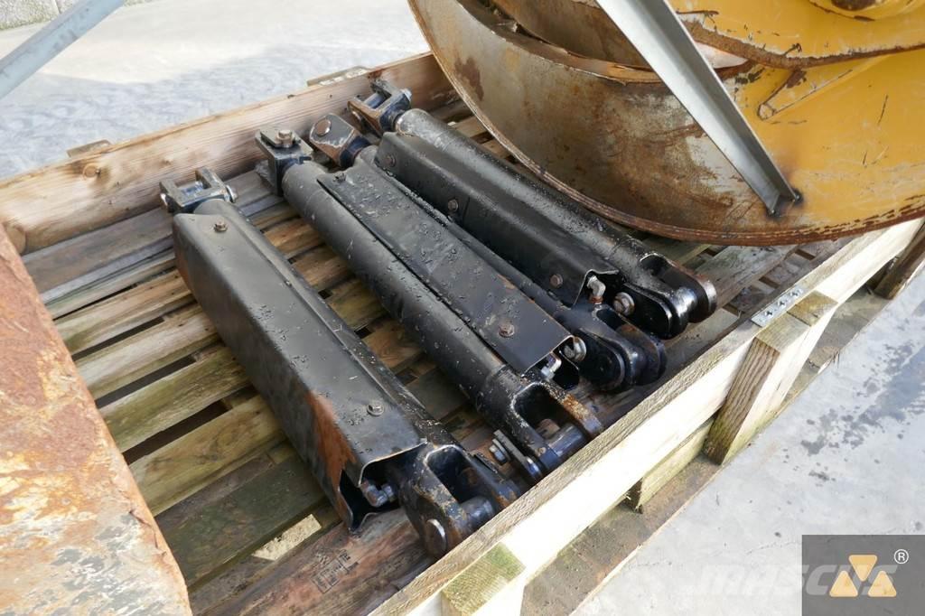 CAT 525D Grapple Doprava – ostatné