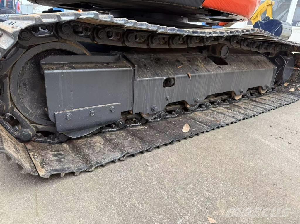 Kubota 163 Pásové rýpadlá