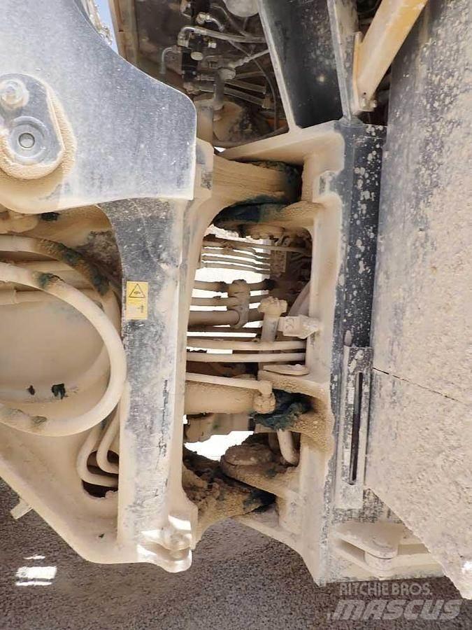 Komatsu WA600-8EO Kolesové nakladače