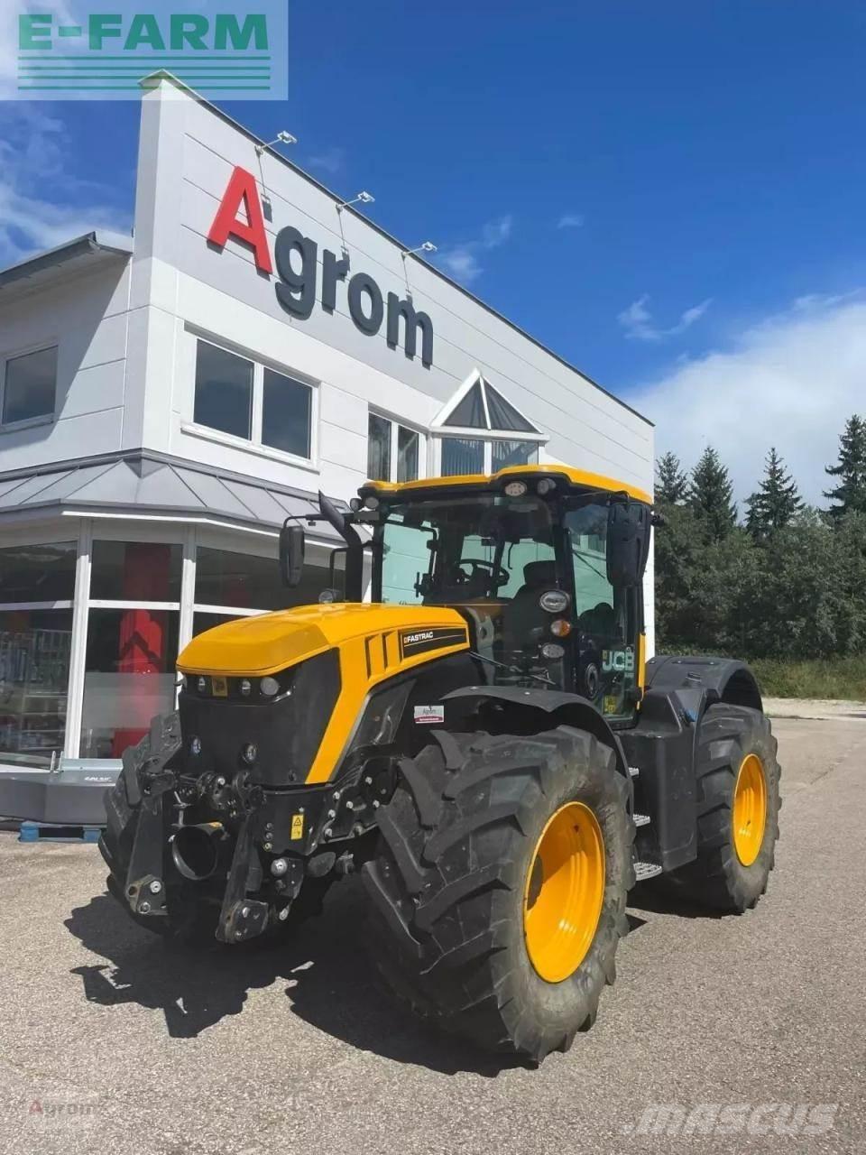JCB fastrac 4220 Traktory