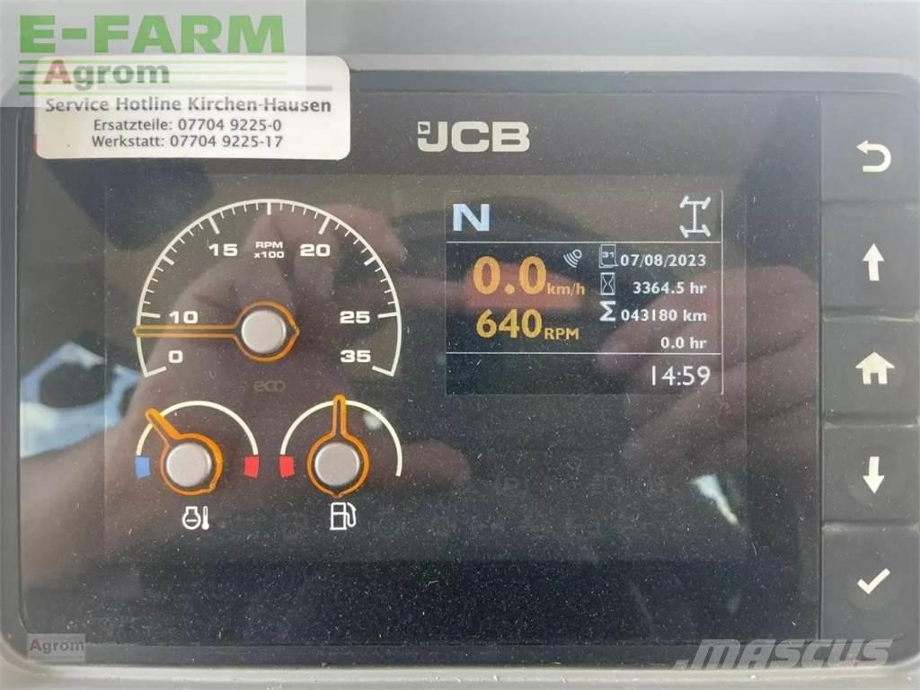 JCB fastrac 4220 Traktory