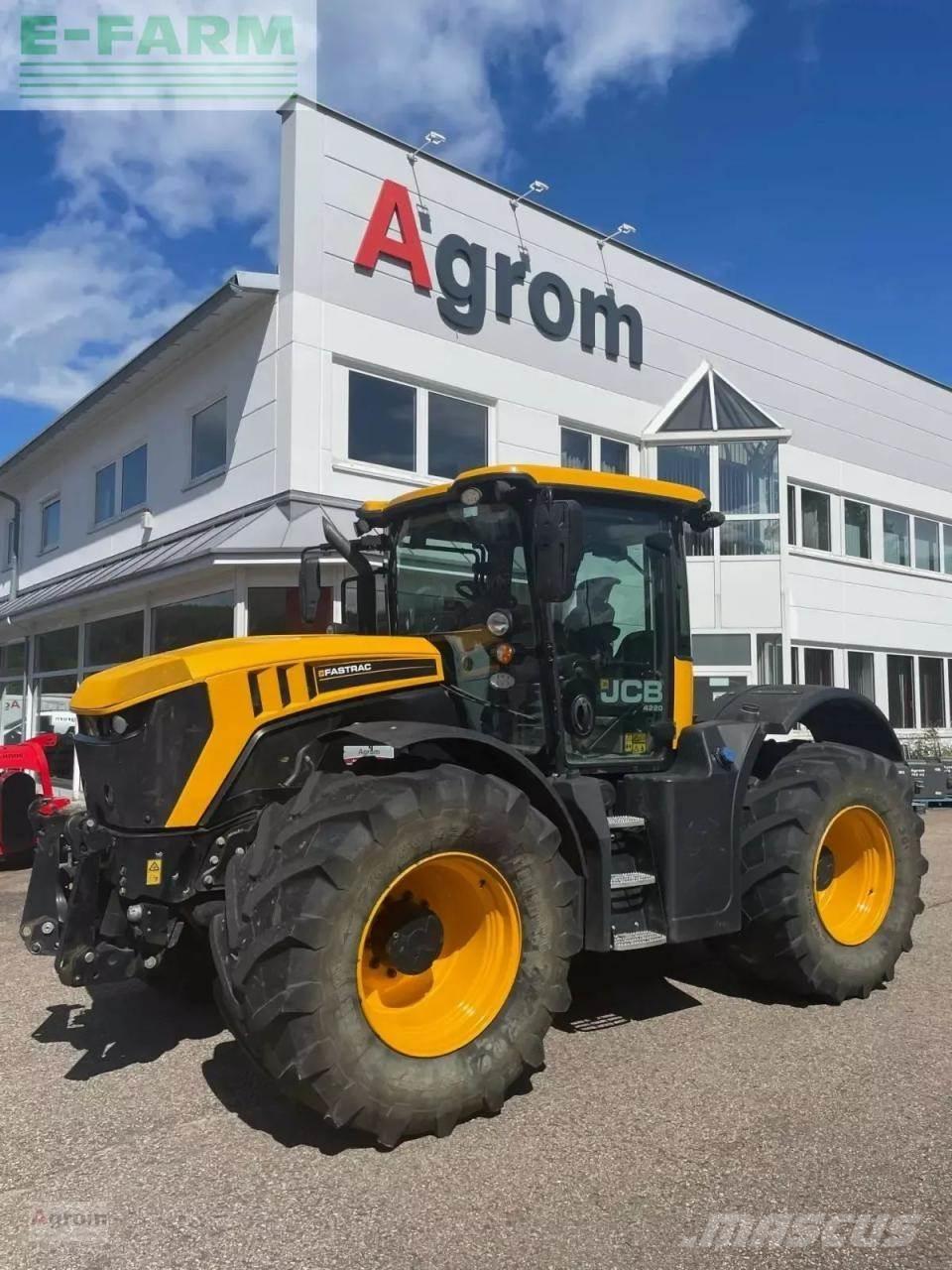 JCB fastrac 4220 Traktory