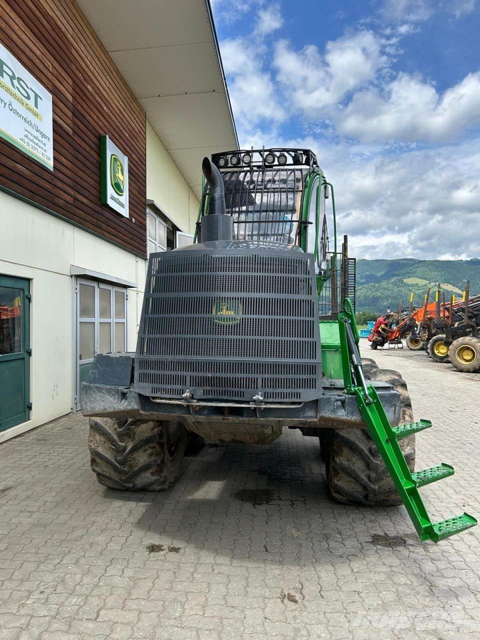 John Deere 1510 G Lesné traktory