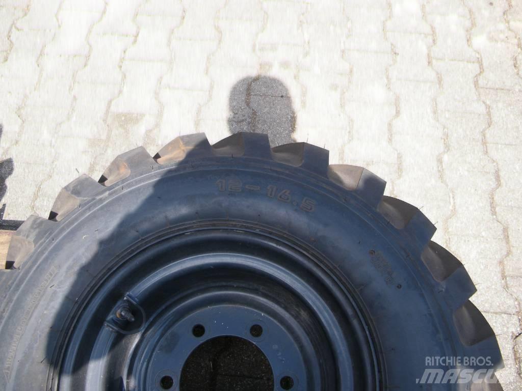 Kumho 12-16,5 Pneumatiky, kolesá a ráfiky