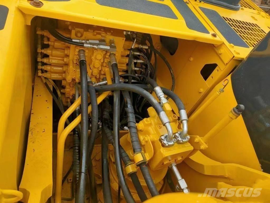 Komatsu pc220-7 Pásové rýpadlá