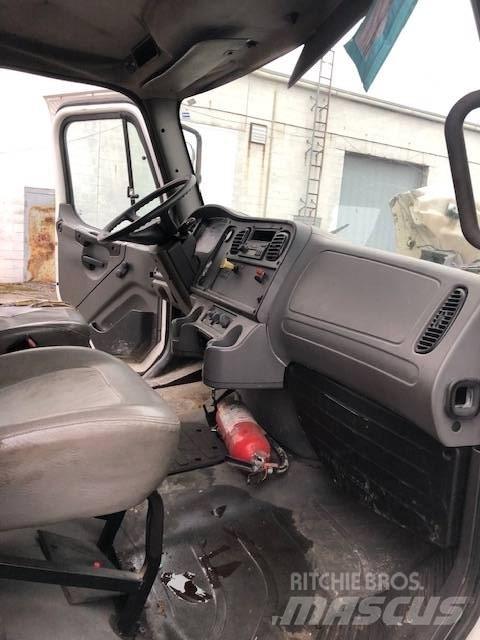 Freightliner m2 Skriňová nadstavba