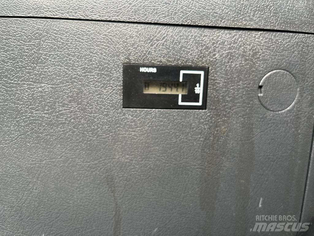 Hyundai HX 140 AL Pásové rýpadlá