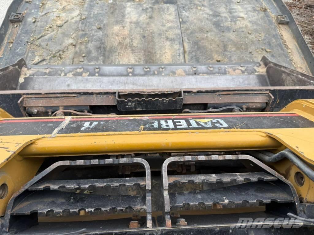 CAT 216 Šmykom riadené nakladače