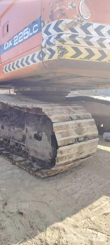 Doosan DX 225LC Pásové rýpadlá