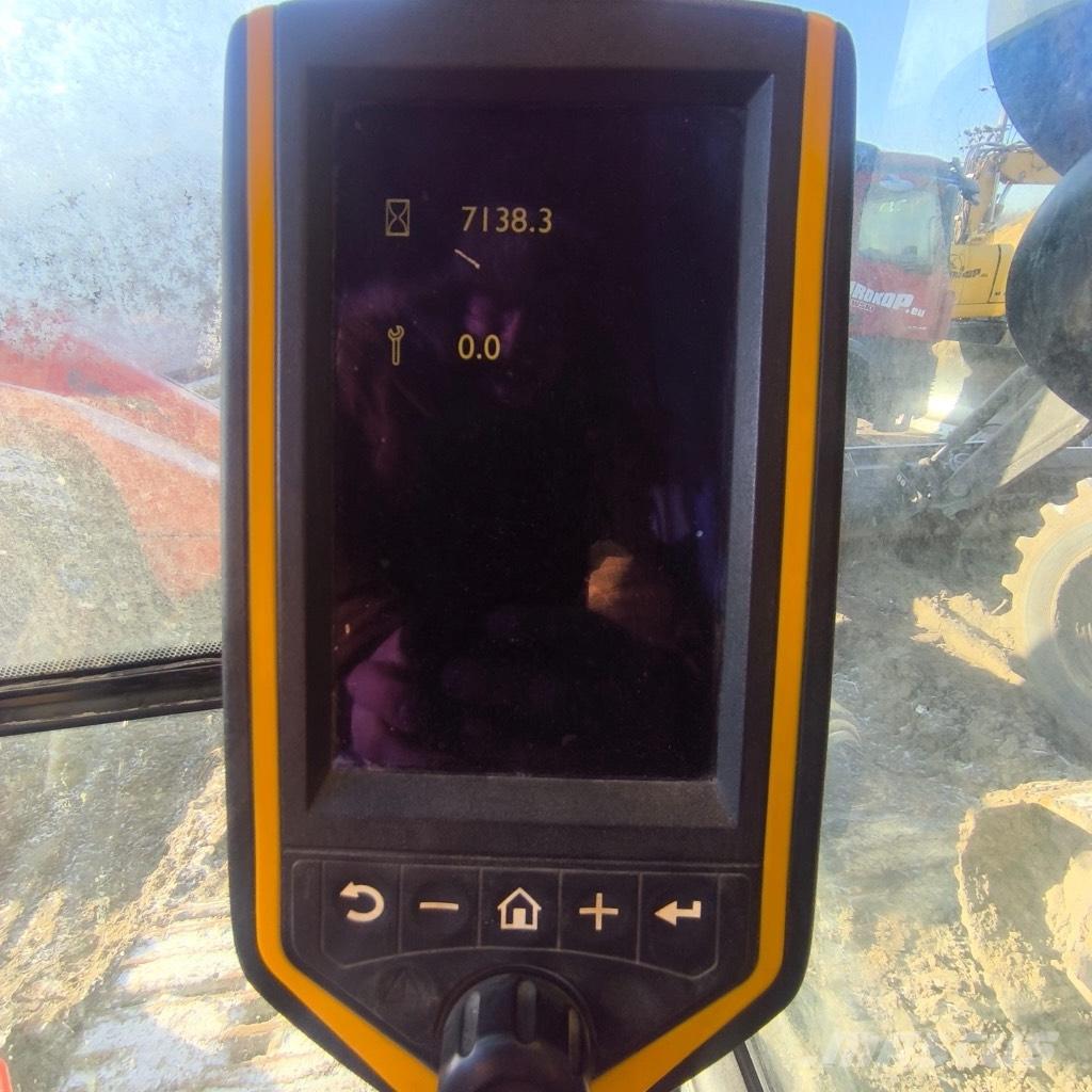 JCB JS 300 Pásové rýpadlá