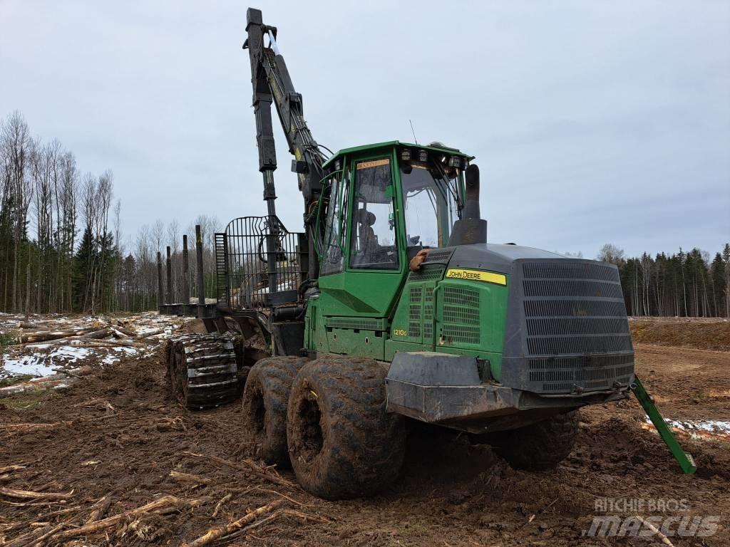 John Deere 1210 G Lesné traktory